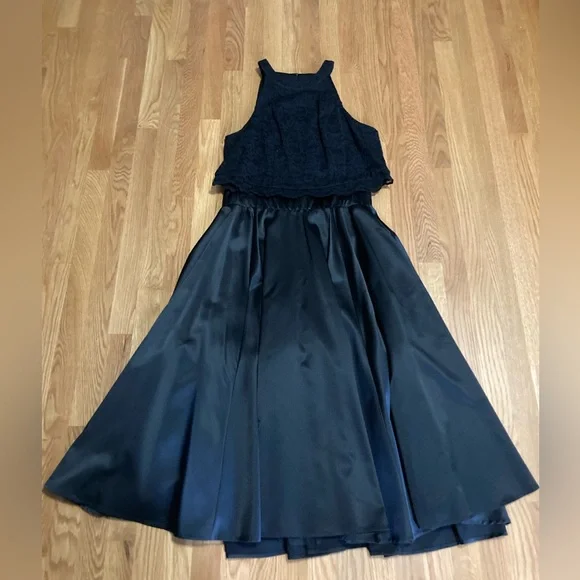 Black Lace & Satin 2-piece Dress - Picture 4 of 6